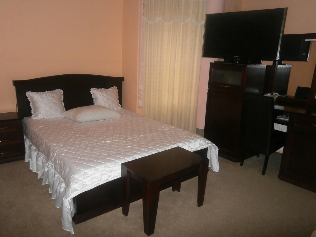 Hotel Vila Mitic Luxx Spa Centar Leskovac  Exteriör bild
