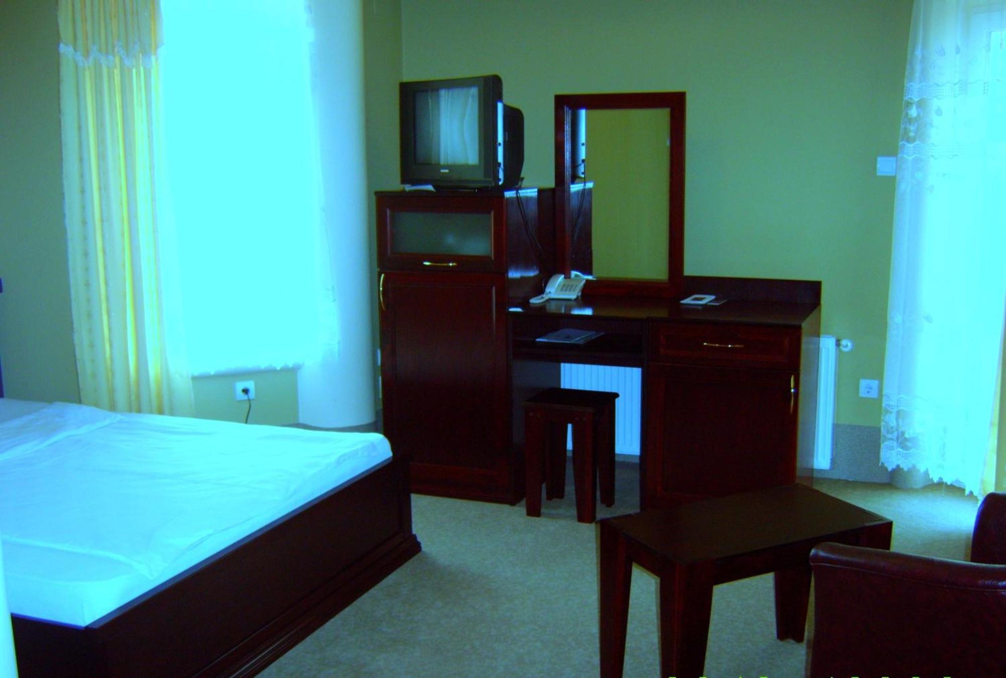 Hotel Vila Mitic Luxx Spa Centar Leskovac  Exteriör bild