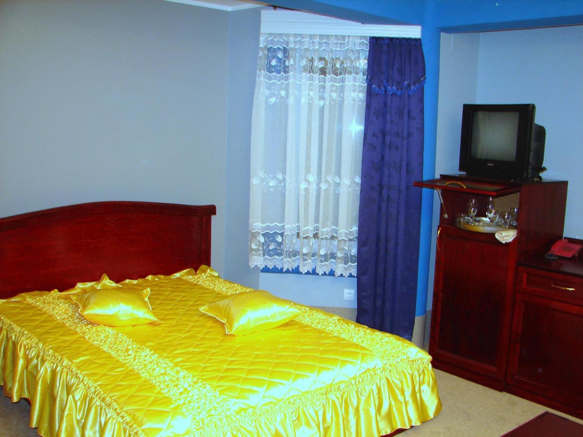 Hotel Vila Mitic Luxx Spa Centar Leskovac  Exteriör bild
