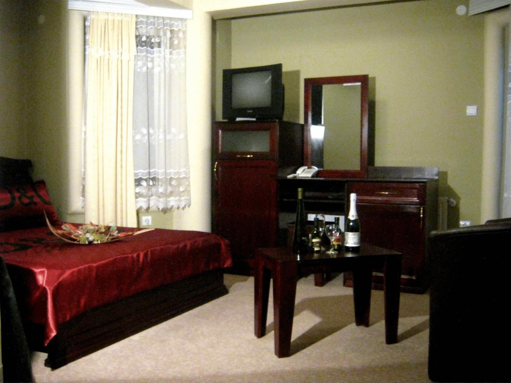 Hotel Vila Mitic Luxx Spa Centar Leskovac  Exteriör bild