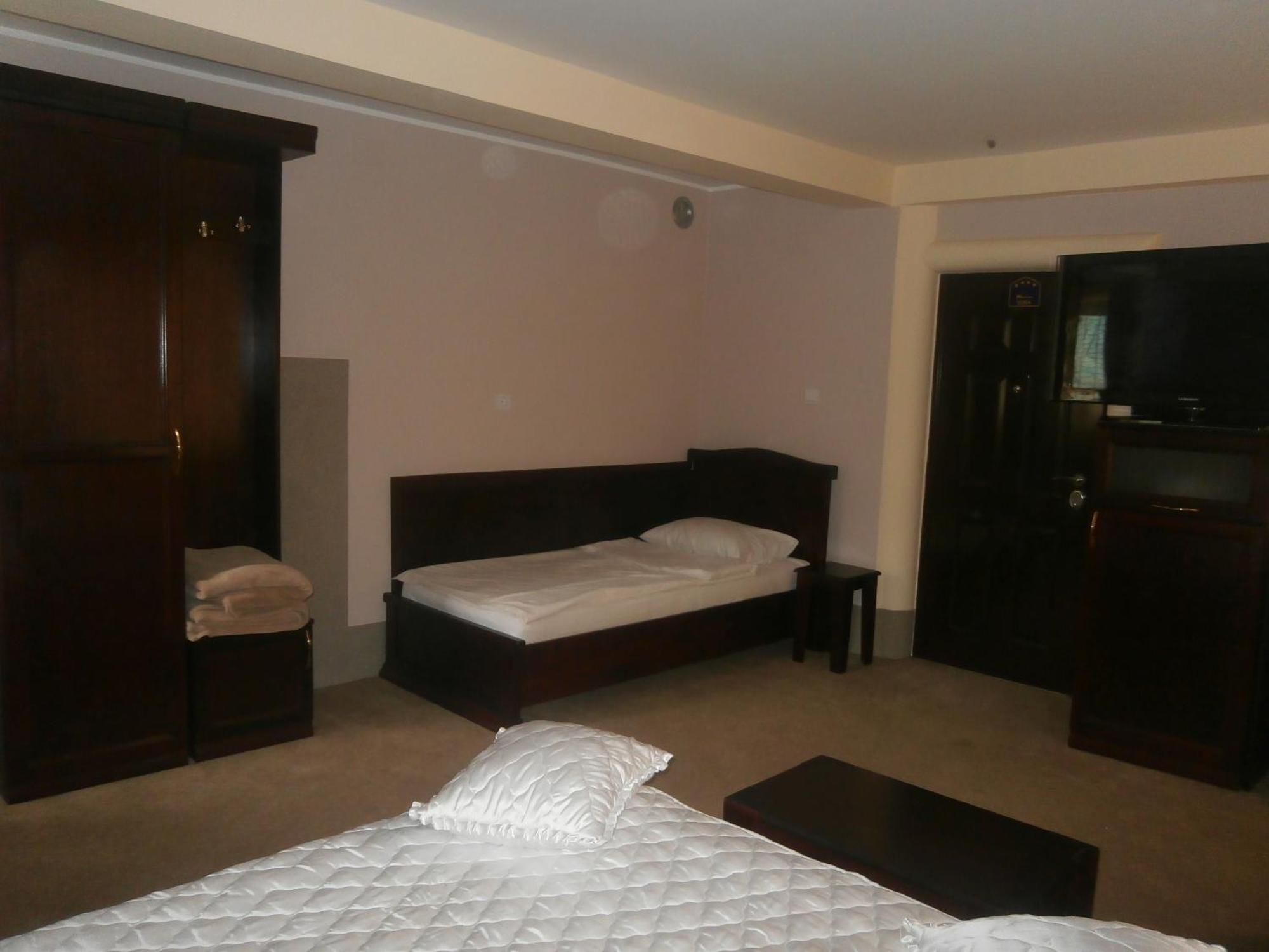 Hotel Vila Mitic Luxx Spa Centar Leskovac  Exteriör bild