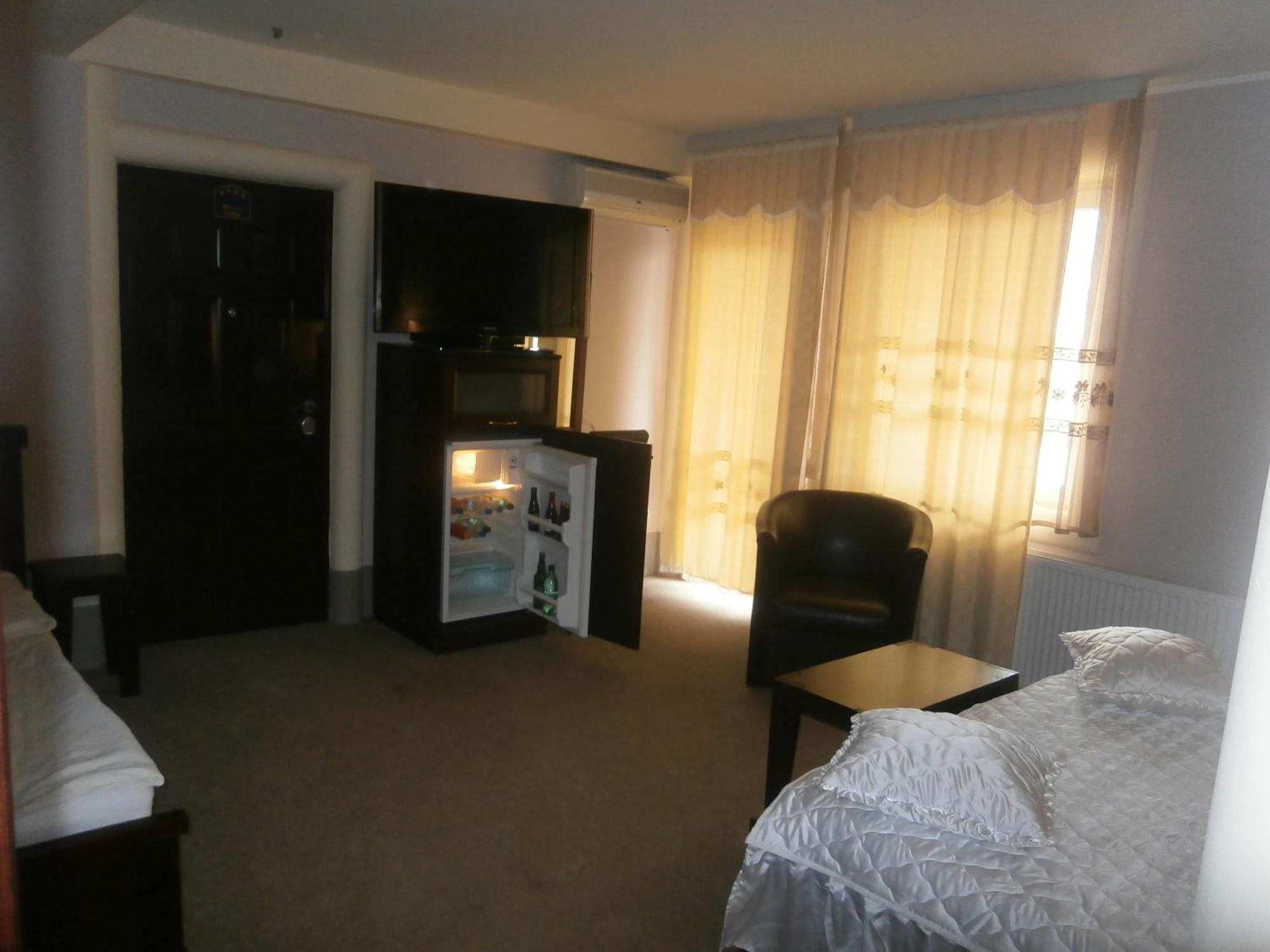 Hotel Vila Mitic Luxx Spa Centar Leskovac  Exteriör bild
