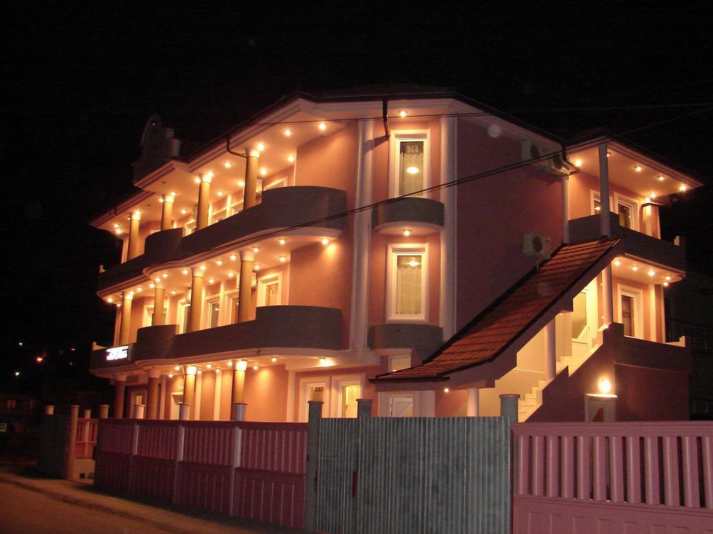 Hotel Vila Mitic Luxx Spa Centar Leskovac  Exteriör bild