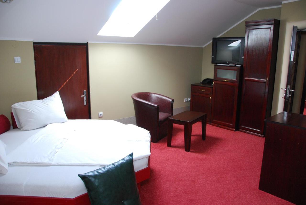 Hotel Vila Mitic Luxx Spa Centar Leskovac  Rum bild