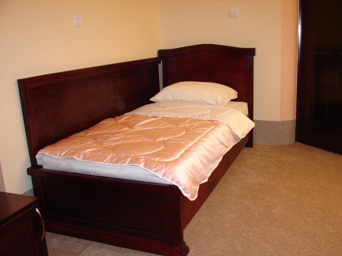 Hotel Vila Mitic Luxx Spa Centar Leskovac  Rum bild